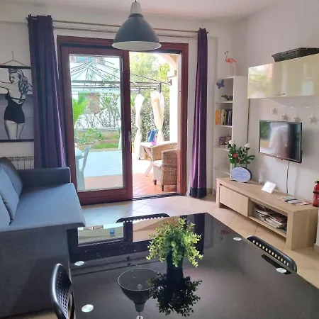Valevalehome - Gallery With Fully Equipped Kitchen, Reserved Parking, Big Garden Appartement