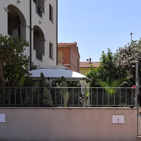Valevalehome - Gallery With Fully Equipped Kitchen, Reserved Parking, Big Garden Apartamento