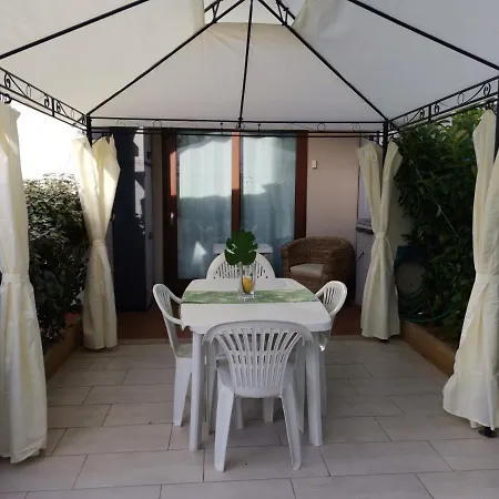 Valevalehome - Gallery With Fully Equipped Kitchen, Reserved Parking, Big Garden Apartamento *